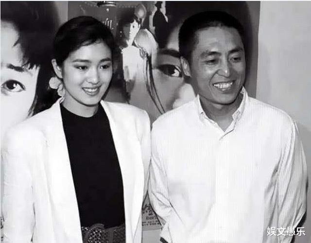 张艺谋：70岁张艺谋与女儿同框，隐藏了37年的大女儿，没想到会是她