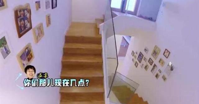 游泳池：刘芸郑钧爱巢：为宝宝在客厅装游泳池，专门的架子鼓室，奢华别墅