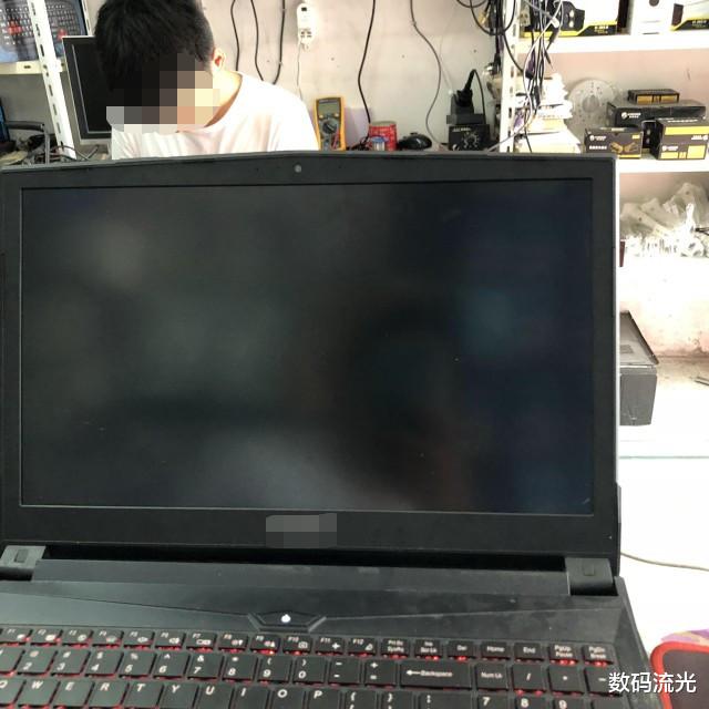 海尔|客户电脑坏了,图便宜去报价100的店维修,结果主板修出大窟窿!