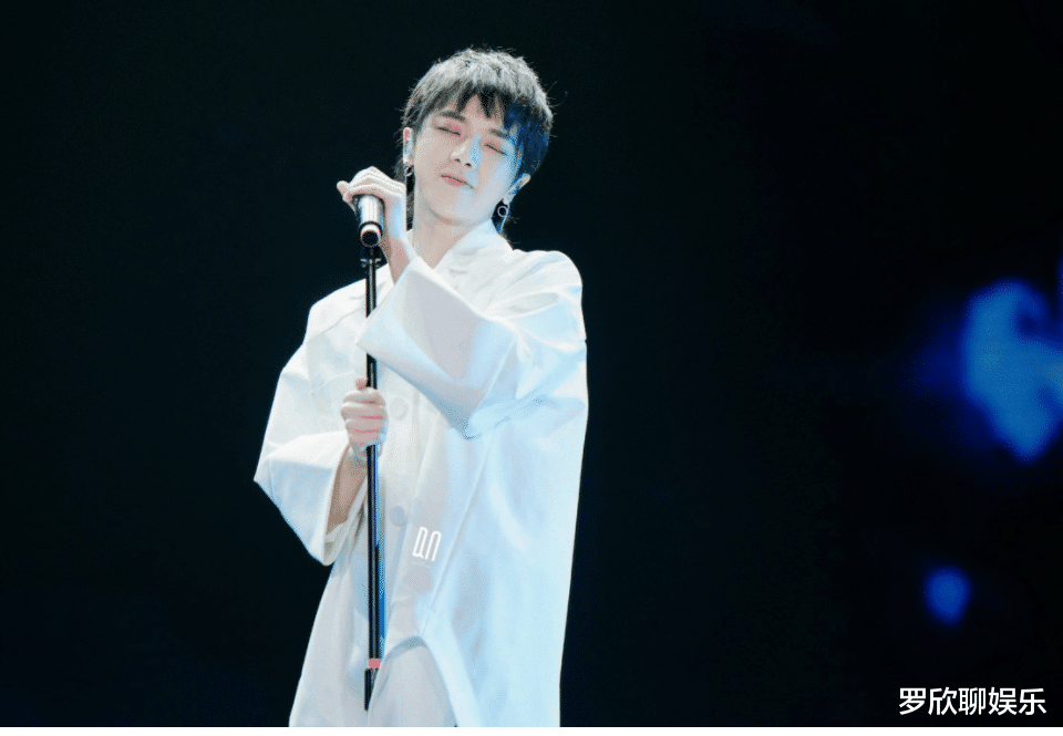 「华晨宇」华晨宇作为创作型歌手，他写的每一段音乐都在传达想表达的情感