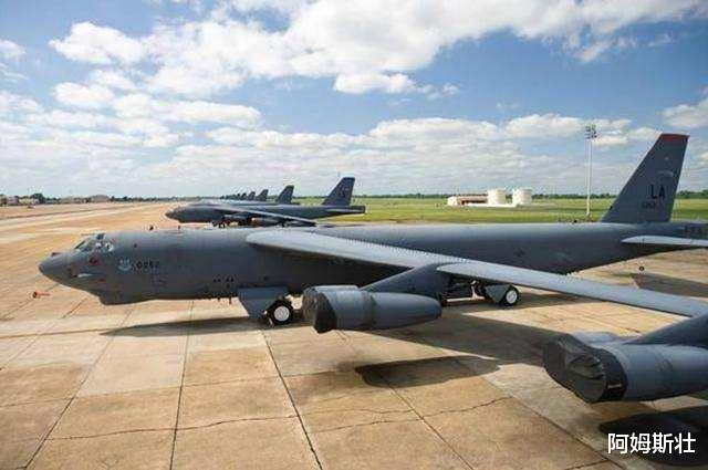 「苏联」200架轰炸机严阵以待，3500枚核弹被搬上发射架，直接毁灭3.6亿人