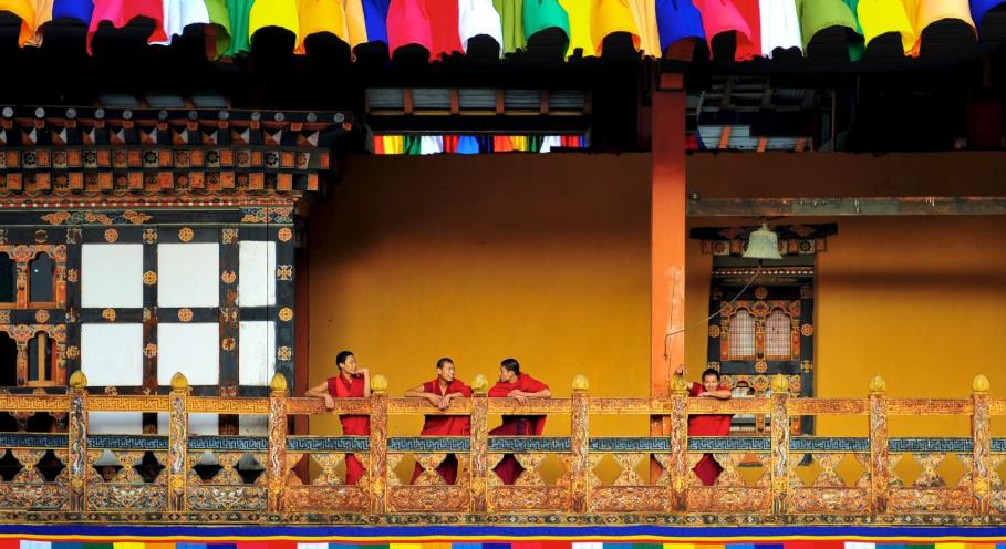 「不丹」唯一不与中国建交的邻国，首都离中国只有45公里，曾是中国领土