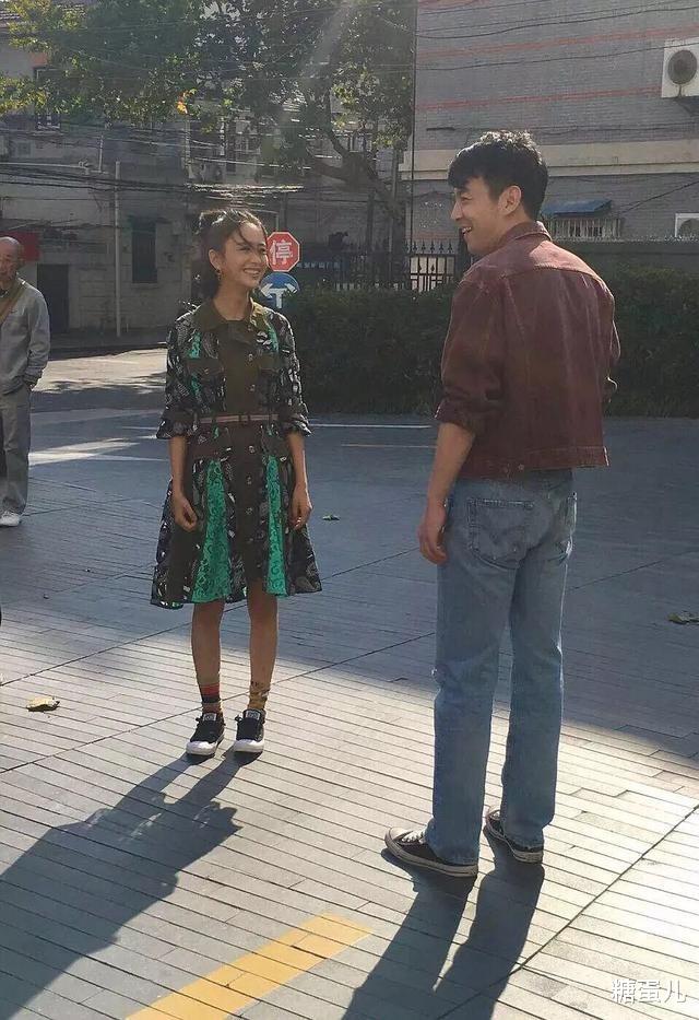 修图|佟丽娅全靠营销出来的新疆美女,离开了滤镜修图,本人又黑又土!