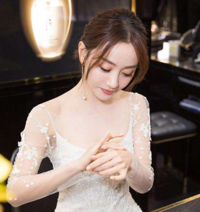 姜文|她被称为“最佛系”的女明星,一年就拍两部戏,但没人说她耍大牌