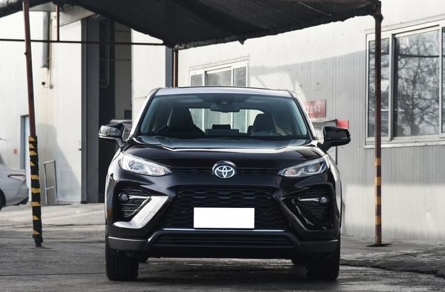 『丰田威兰达』丰田又一“新战将”，比CRV漂亮几倍，满油1000Km，关门静如深海