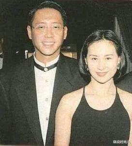 「何超琼」何超琼一身黑宣布赌王遗志，濠江第一大女主的她，才是最大赢家