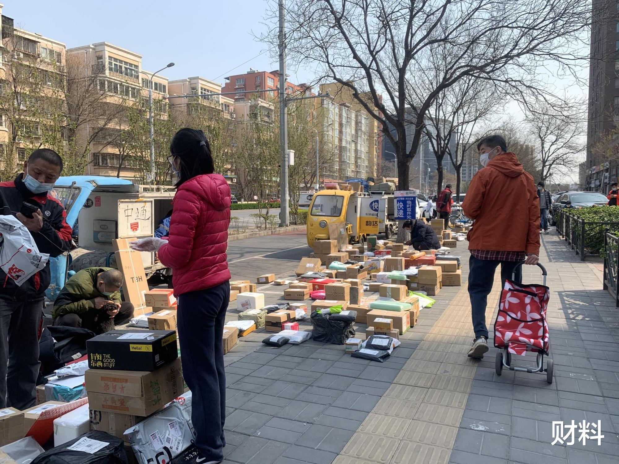 「快递」快递1.8元全国包邮，仅快递员每单都要挣1.5元，快递公司怎么赚钱