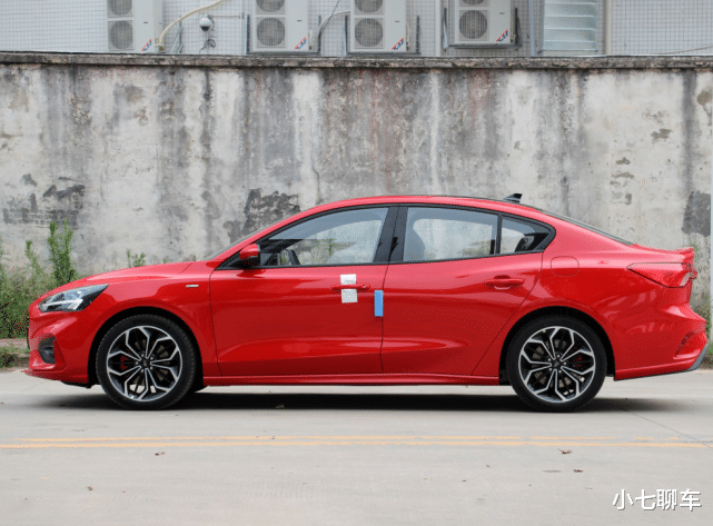 #福克斯#福特“实力派”代步车，比本田思域帅气，176马力+8AT，油耗5.4L