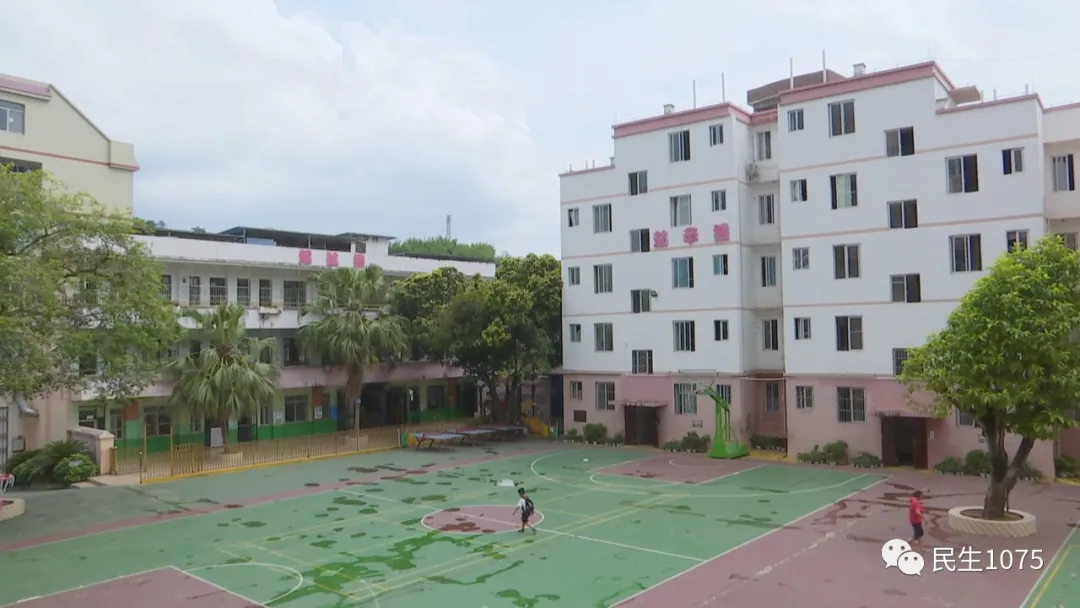 旺甫@旺甫，致敬校长！舍身保护学生，当时没顾虑那么多！