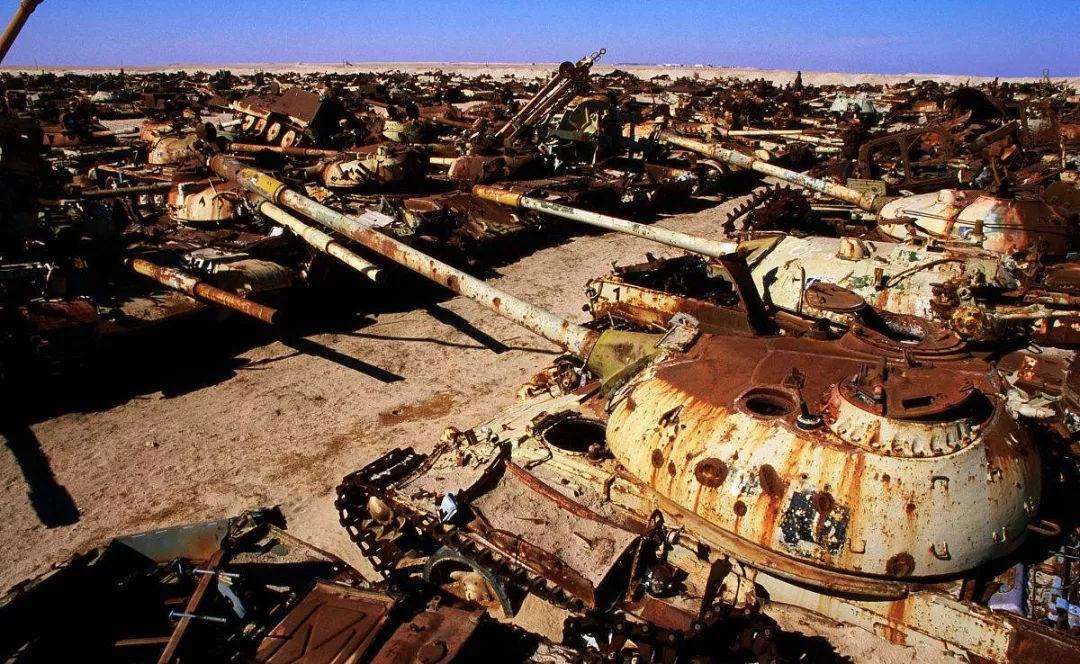 [海湾战争]这一战造成2万亿美元损失，25000名军人阵亡，也同时打醒了中国