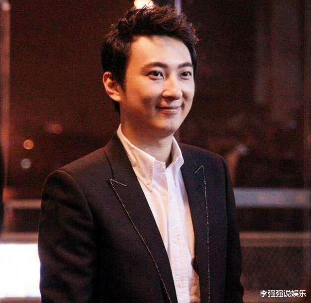 「潘粤明」国产剧中的5个霸道总裁,前4个都是演戏,唯独他真的身价60亿