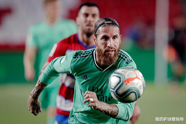 皇家马德里|拉莫斯神了！皇马队长85分钟门线救险 一脚踢飞巴萨逆袭希望