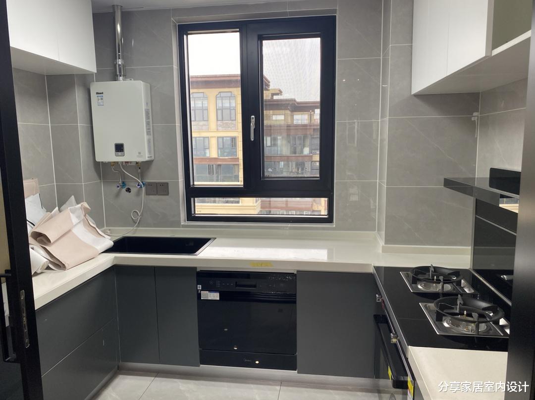 |新房装修完工,墙面选择网红款的颜色很漂亮,悬空电视墙很大气!