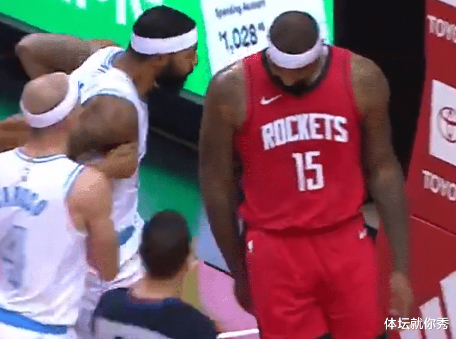 考辛斯|湖人火箭火爆冲突！9名球员乱作一团，他却纹丝不动，站在一旁看戏