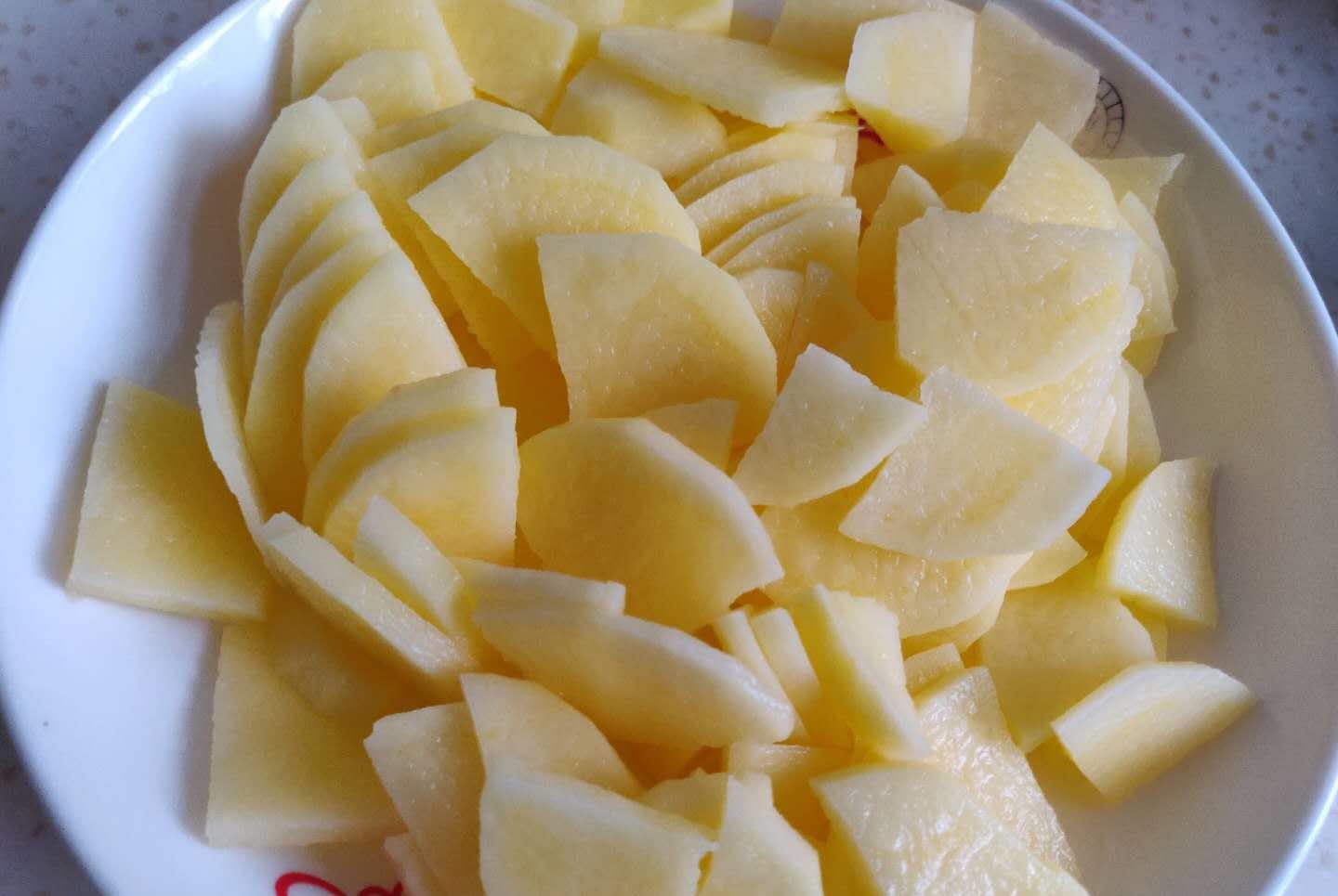 土豆|夏天，不吃肉也要吃它，3元1斤，维生素含量极高，做成小饼最好吃