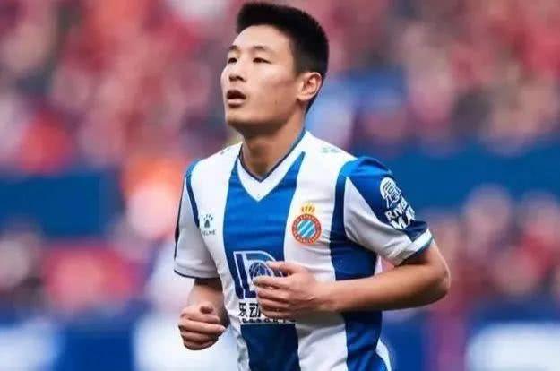 #武磊#名嘴公开质疑武磊，劝他不要好高骛远，安心在西乙踢球