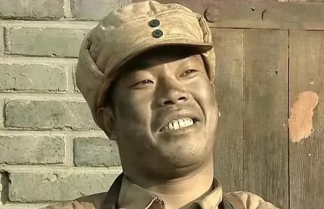 【李云龙】亮剑李云龙2师为何是黄军装，李粟5师却是蓝军装，看完你就晓得了