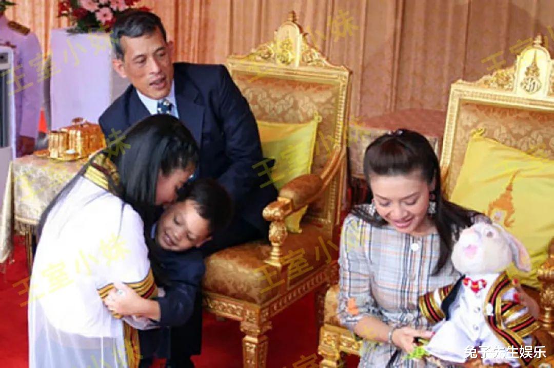 泰國小公主感恩西拉米，教育弟弟提幫功盡心盡力，比大公主靠譜！-圖6