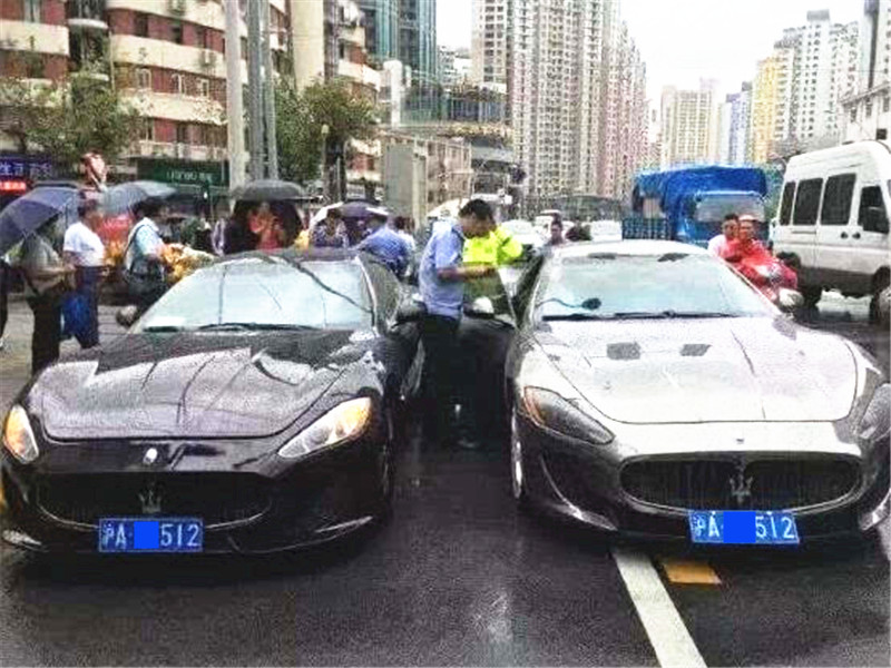 玛莎拉蒂|35万买玛莎拉蒂道路趴窝，交警上前检查后：车拖走，人接受处理！