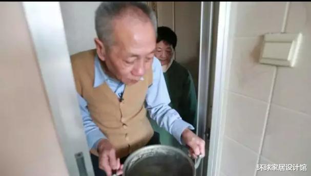 上海38㎡老房，再婚儿子和儿媳睡大房，让爷爷奶奶和孙子拼床睡！