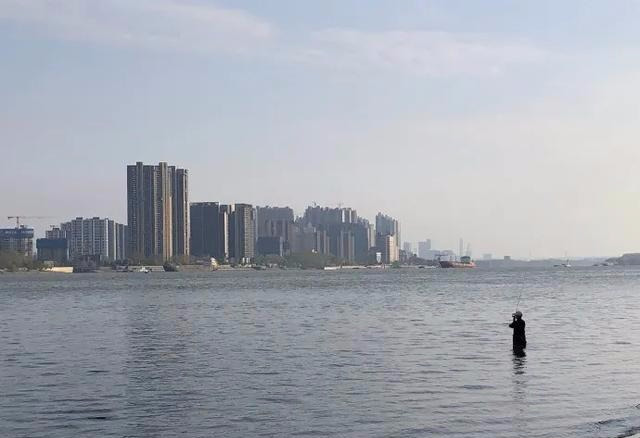 花鲢：论爸爸们有多喜欢钓鱼？钓了三天没回家，哈哈爸爸去哪了