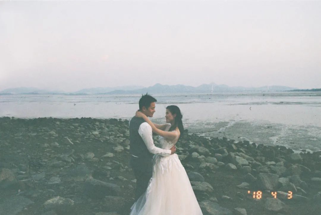 「白羊座」十八天起，乱花迷人，旧爱悔悟，为爱坚定，旧情甜蜜复合