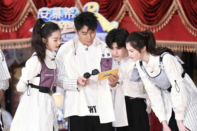 「许凯」《奔跑吧》时装周 即将上演“不寻常”大秀 跑男团开启时尚造型搭配大比拼