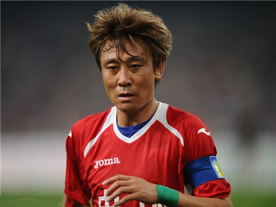 国足@他是国足第一前锋，拿过全国冠军，曾与那英生下一子，49岁任CEO