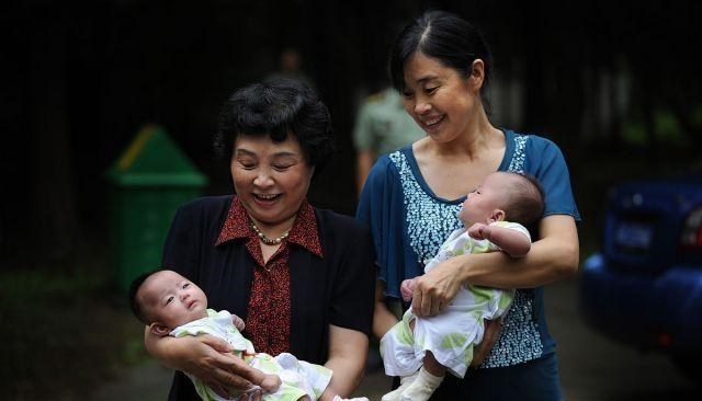 赌王|81岁钢琴师当爸，完胜赌王78岁当爸纪录，夫妻年龄相差36岁