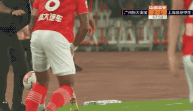 张含韵|卡纳瓦罗一掌猛拍韦世豪，敲打恒大功臣 董路赞恒大有2大镇队之宝