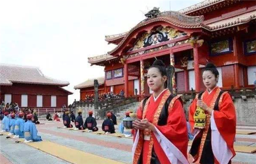 琉球|1950年琉球旧照：商店招牌都是中文，美军面露凶光，女护士很漂亮