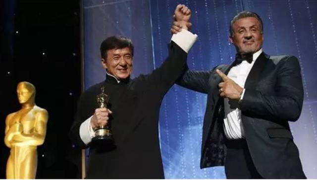 成龙：李连杰成龙拍戏发生冲突，大打出手，吓到大伙，导演硬着头皮拉架