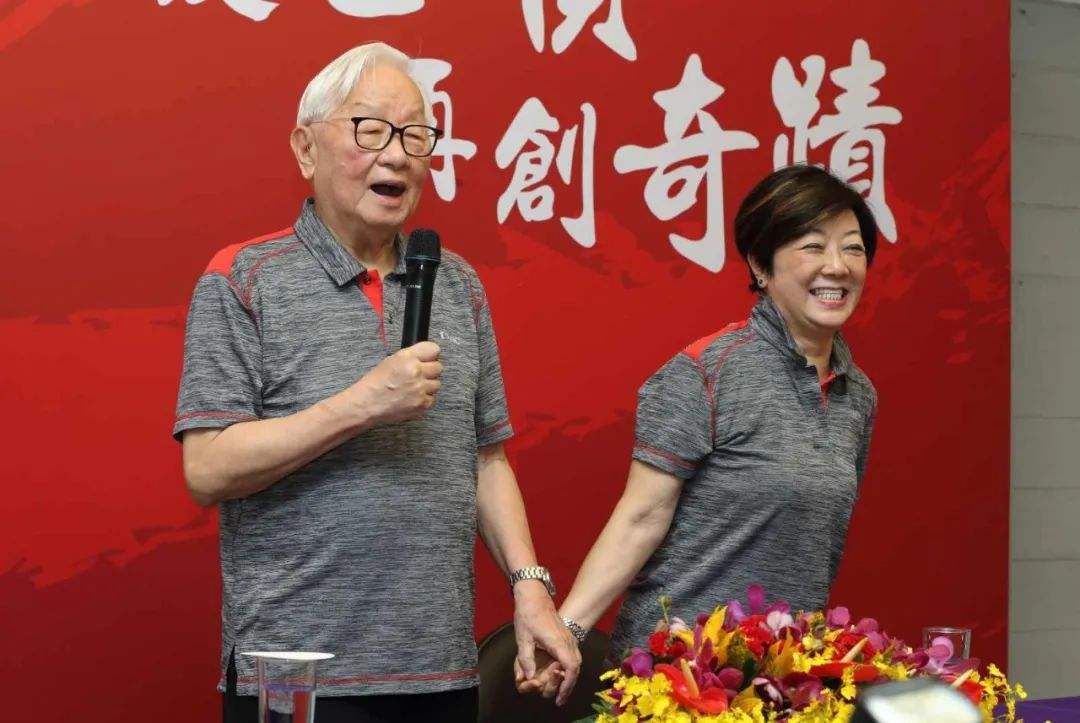 「华为」比肩华为的中国科技巨头，创始人56岁创业，70岁娶了郭台铭的表姐