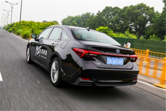 本田雅阁：买了雅阁，再驾驶亚洲龙，车主回应：心态崩了