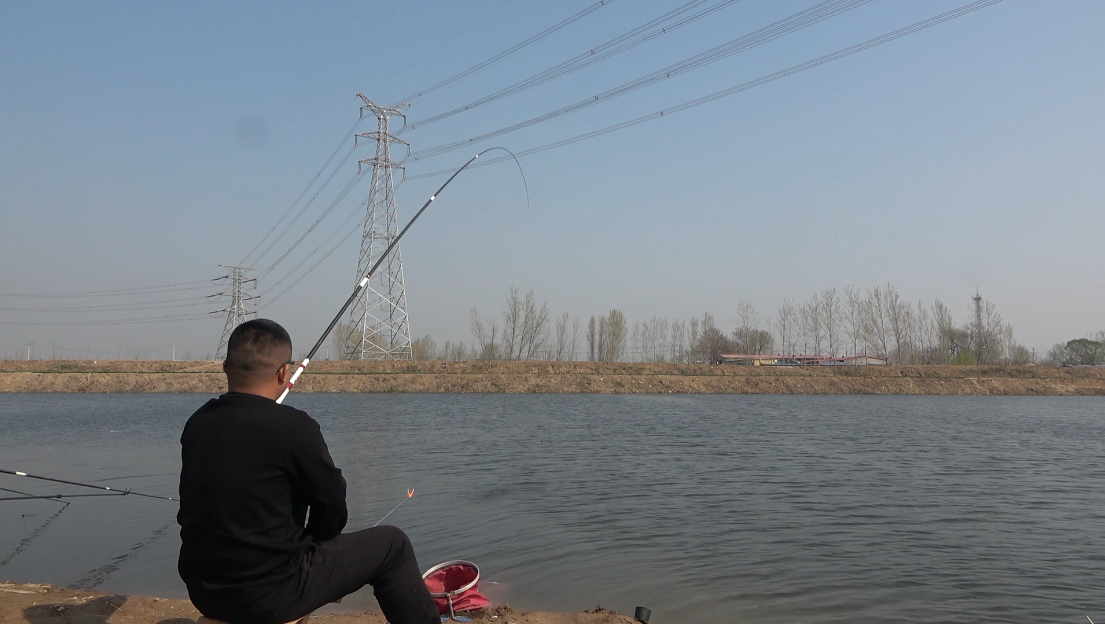 ##深水钓鱼:底层留鱼,中上水层动态诱鱼,在整个过程扮演重要角色