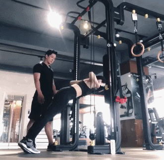 赌王@越南“第一美女”多撩人？随便一坐美成一幅画，撞脸林峰前女友