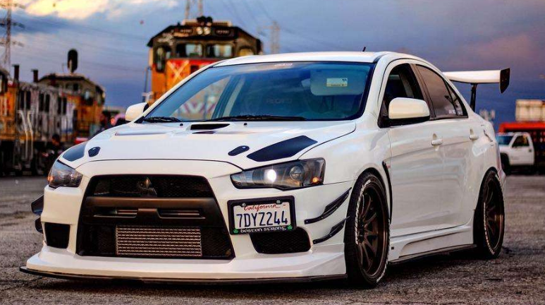 三菱|小伙撞到老三菱，直言100万保险无所畏惧，车主笑了：看清我车标