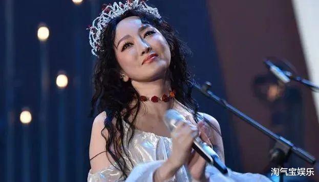 结婚|3次上春晚出尽洋相，与富豪相识90分钟就结婚，今39岁成这个模样