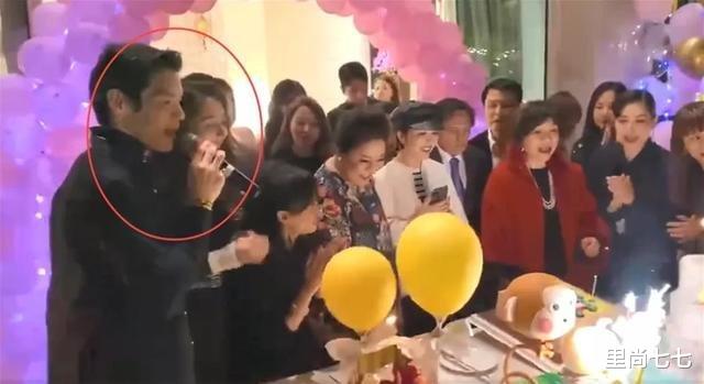 『赌王』豪门媳妇差距大，奚梦瑶穿红衣悼念赌王，郭碧婷同框婆婆只穿黑色