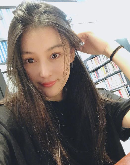 张馨予■曾经被“全网黑”的张馨予,为何最后她活成全网羡慕的模样?