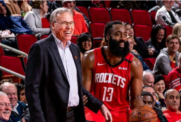 『火箭队』哈登笑了！没想到火箭留了一手，或签下2米11“升级版霍华德”