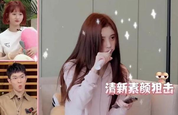 鞠婧祎|鞠婧祎被扒出使用肩垫，所谓的直角肩也是假的？网友叹她活得太累