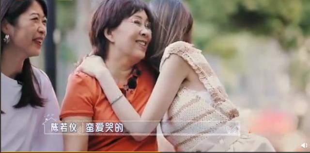 陈若仪▲陈若仪与弟媳争宠，却被婆婆吐槽爱哭嘴不甜，自卑不如弟媳会撒娇