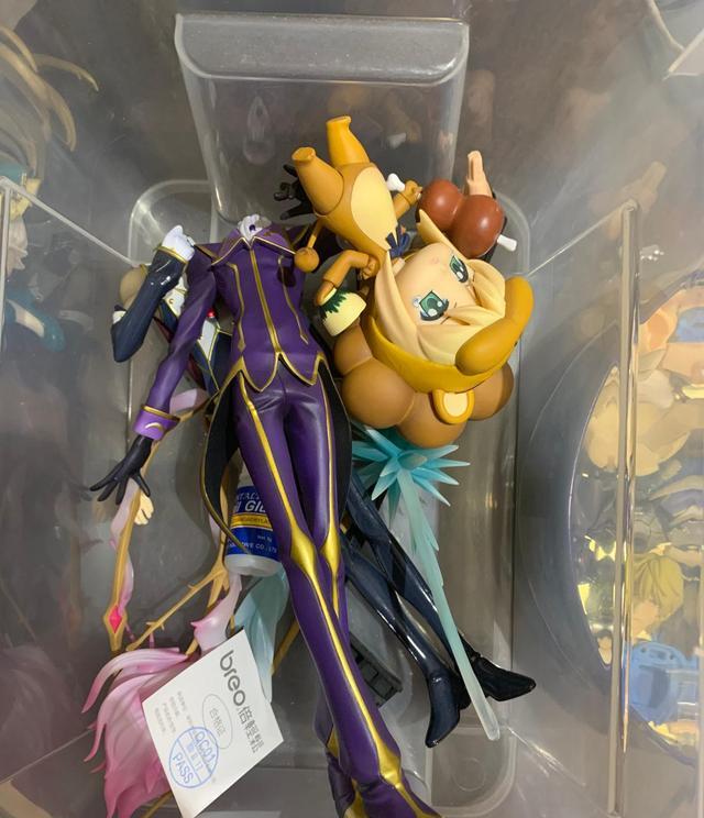 月胖十斤肥 出差回国没时间收拾，手办却以暴力方式带回？网友表示：心疼不已