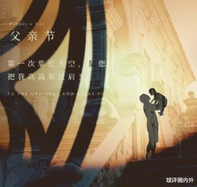 张馨予▲军嫂张馨予双手比心秀恩爱，军官老公何捷身后露出脑袋，她娇羞模样好可爱