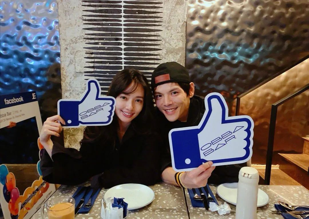 向佐|向佐生女后心情大好，晒与萧敬腾合照，长得太像傻傻分不清楚