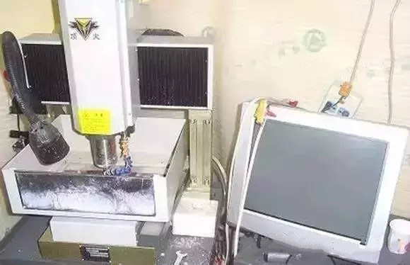 雕刻|翡翠雕刻是选择机器雕刻还是手工雕刻？