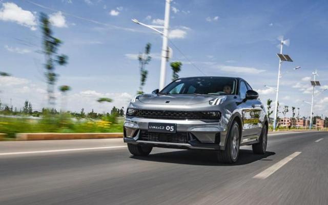 宝马X4|国产轿跑SUV里最接近宝马X4的车，两驱顶配裸车不到20w，太帅了！