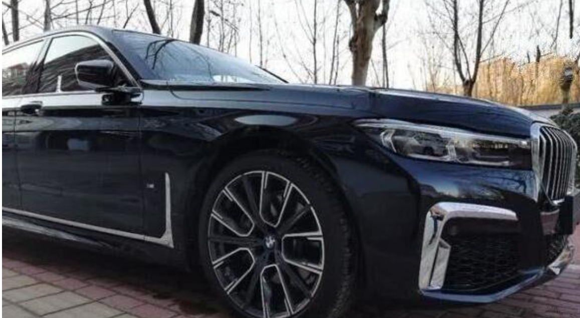 『起亚汽车』以前是30岁男人的梦想车，现在跌了16.82万，比奔驰S级火