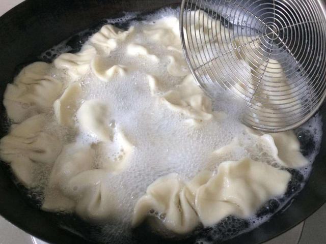 [饺子]韭菜馅水饺，最怕放这东西，很多人都不知道，难怪吃着不香不好吃